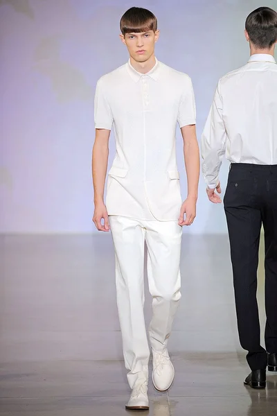 Look 3